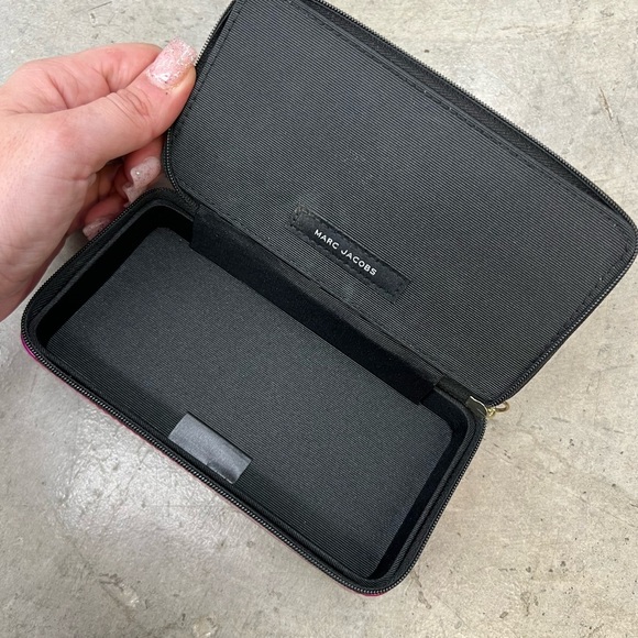 Marc Jacobs Pink Metallic Case - Picture 2 of 3